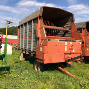 round bale hay feeder with roof
